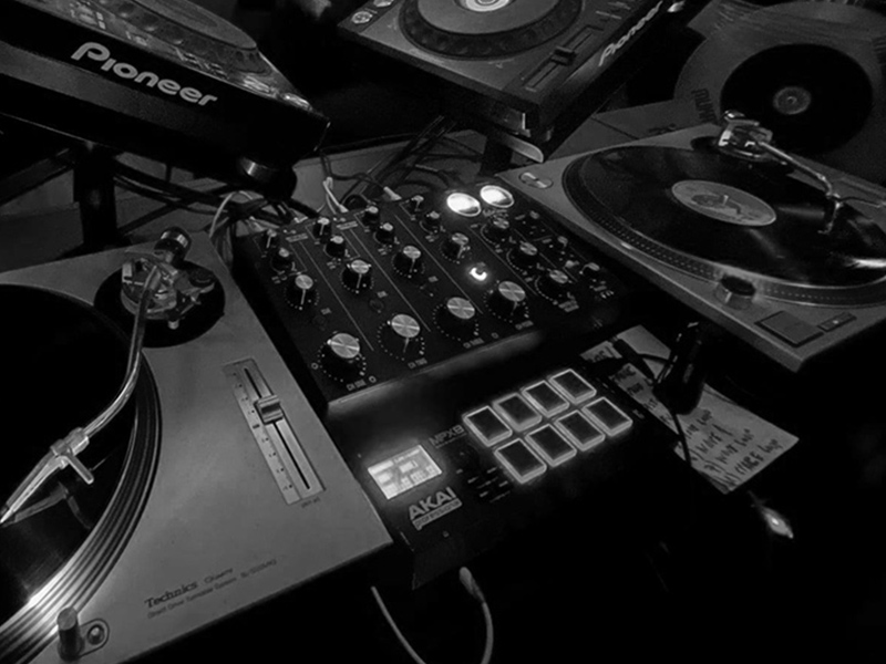 DJ ANDRO